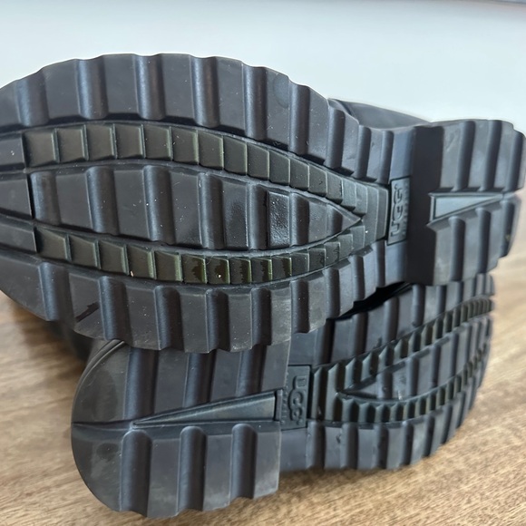 UGGS Women’s Black Leather Boots - Picture 11 of 11